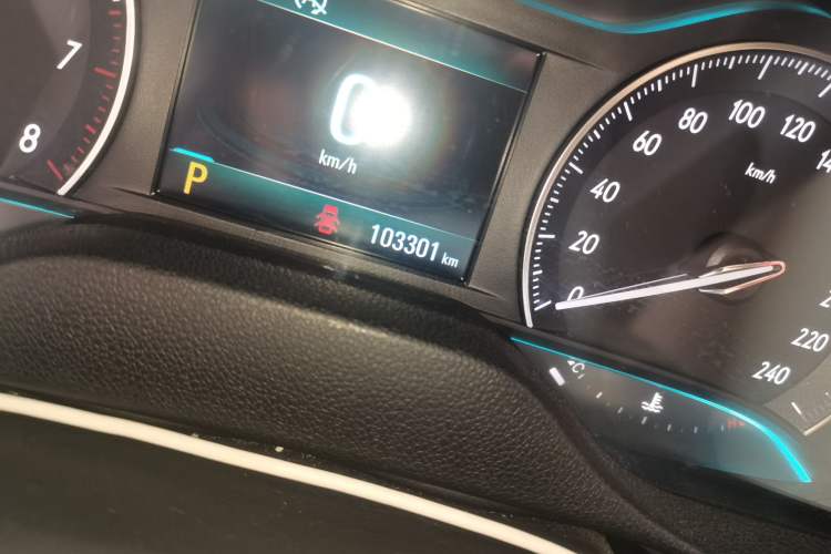 Used Buick GT 2017 15N Automatic Elite Version Odometer Close Up