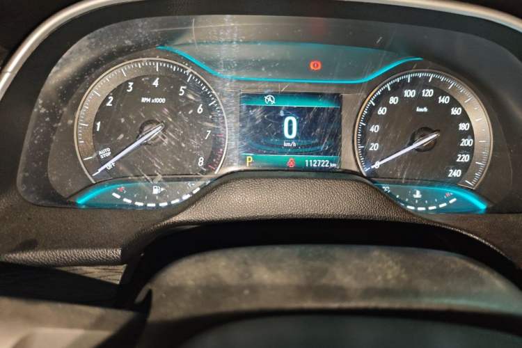 Used Buick GT 2017 15N Automatic Elite Version Odometer Close Up