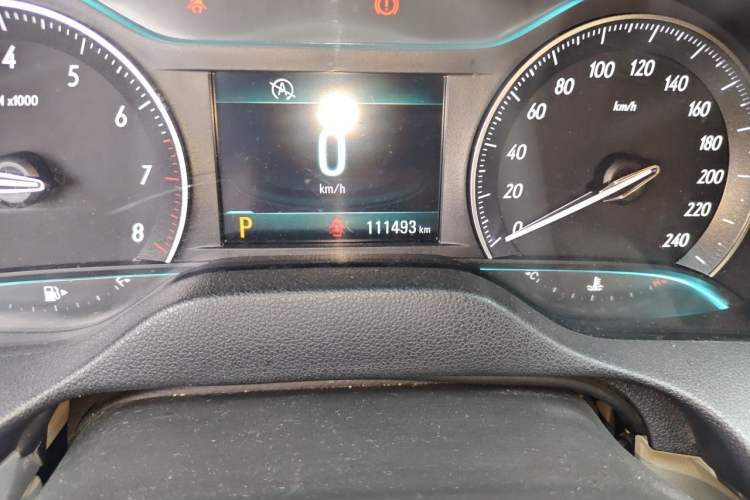 Used Buick GT 2017 15N Automatic Elite Version Odometer Close Up