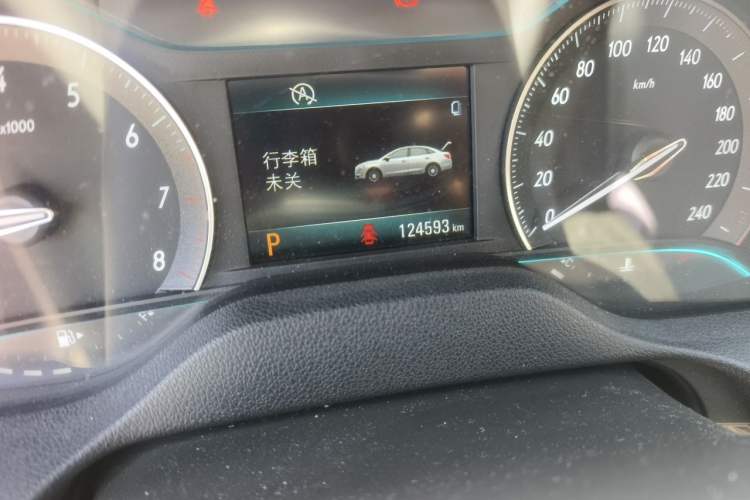 Used Buick GT 2017 15N Automatic Elite Version Odometer Close Up