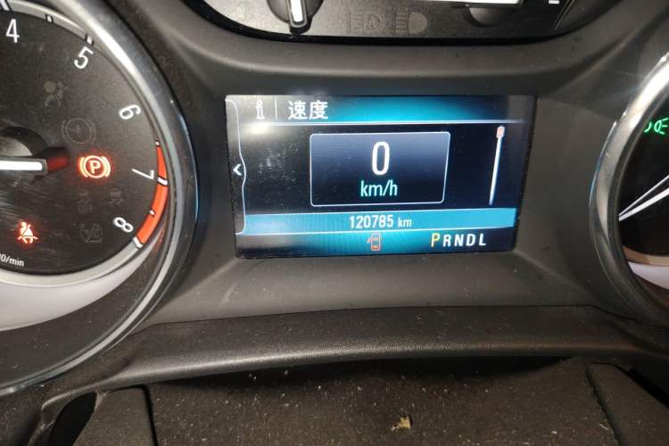 Used Buick GT 2017 15N Automatic Elite Version Odometer Close Up