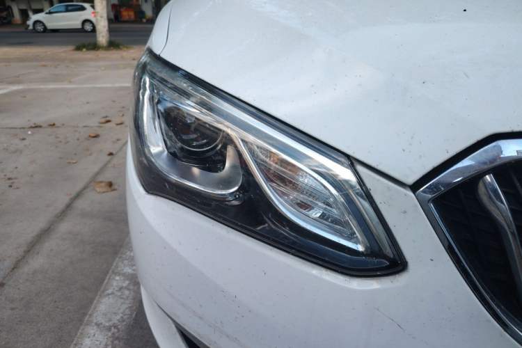 Used Buick GT 2017 15N Automatic Elite Version Right Front Headlight