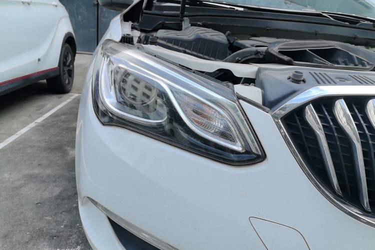 Used Buick GT 2017 15N Automatic Elite Version Right Front Headlight