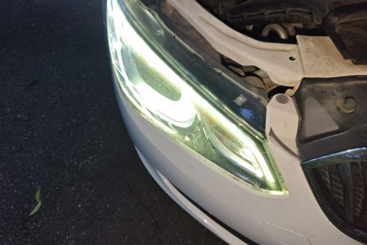 Used Buick GT 2017 15N Automatic Deluxe Edition Right Front Headlight