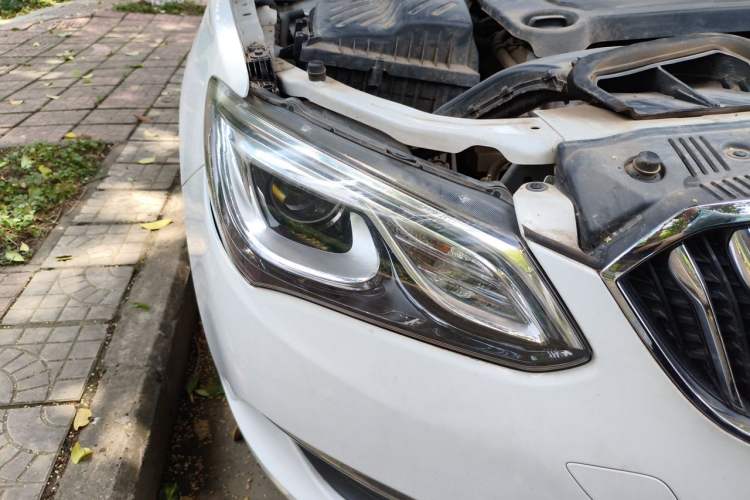 Used Buick GT 2017 15N Automatic Elite Version Right Front Headlight