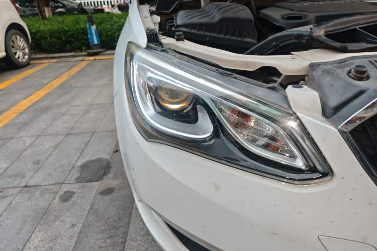 Used Buick GT 2017 15N Automatic Elite Version Right Front Headlight