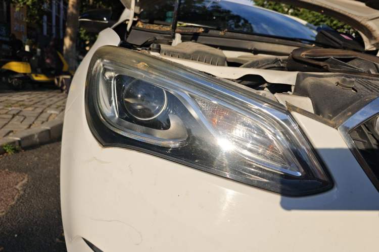 Used Buick GT 2017 15N Automatic Elite Version Right Front Headlight