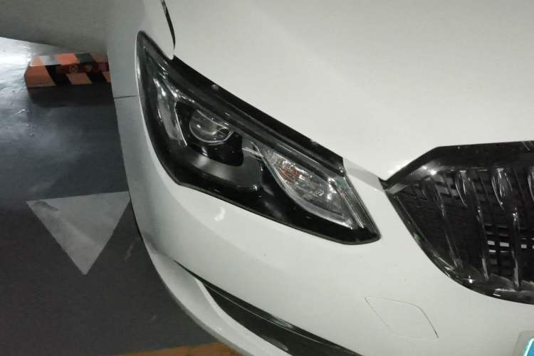 Used Buick GT 2017 15N Automatic Deluxe Edition Right Front Headlight