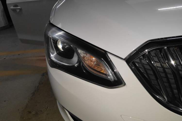 Used Buick GT 2017 15N Automatic Deluxe Edition Right Front Headlight