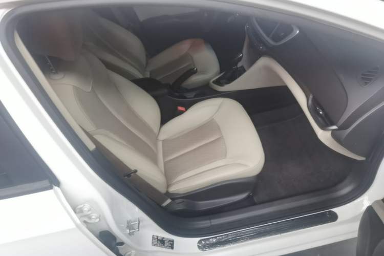 Used Buick GT 2017 15N Automatic Elite Version Right Front Seat