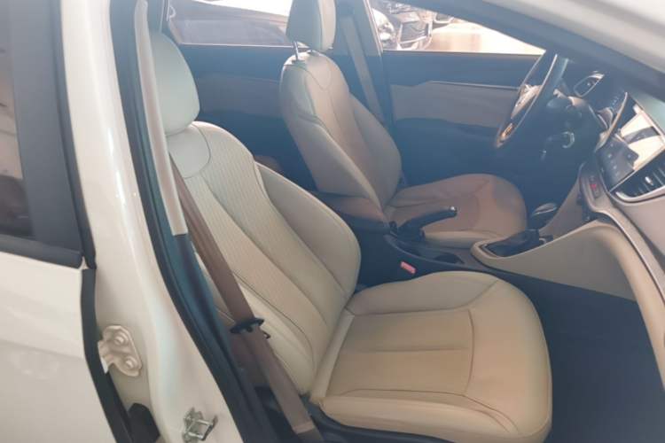 Used Buick GT 2017 15N Automatic Elite Version Right Front Seat