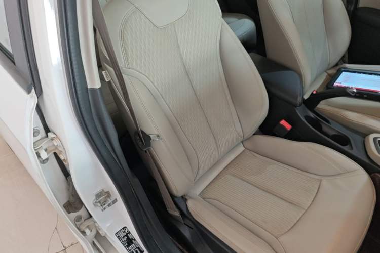 Used Buick GT 2017 15N Automatic Elite Version Right Front Seat
