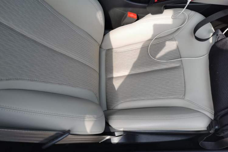 Used Buick GT 2017 15N Automatic Elite Version Right Front Seat