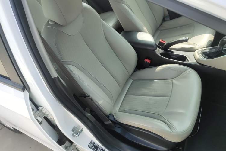 Used Buick GT 2017 15N Automatic Elite Version Right Front Seat