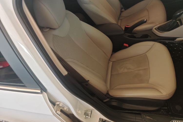 Used Buick GT 2017 15N Automatic Elite Version Right Front Seat
