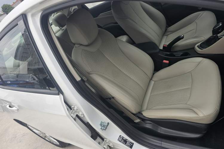 Used Buick GT 2017 15N Automatic Elite Version Right Front Seat