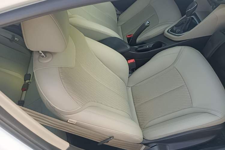 Used Buick GT 2017 15N Automatic Elite Version Right Front Seat