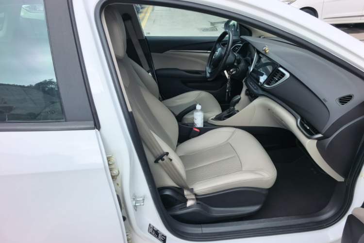 Used Buick GT 2017 15N Automatic Elite Version Right Front Seat