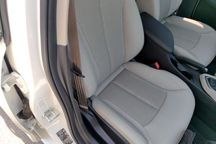 Used Buick GT 2017 15N Automatic Elite Version Right Front Seat