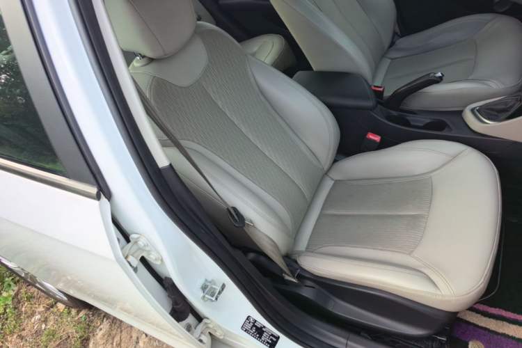 Used Buick GT 2017 15N Automatic Elite Version Right Front Seat
