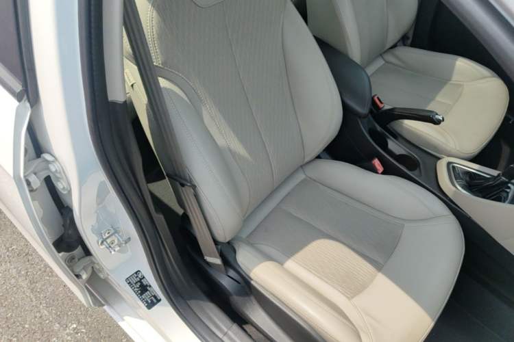 Used Buick GT 2017 15N Automatic Elite Version Right Front Seat