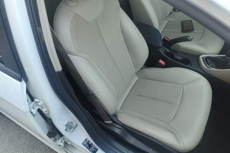 Used Buick GT 2017 15N Automatic Elite Version Right Front Seat
