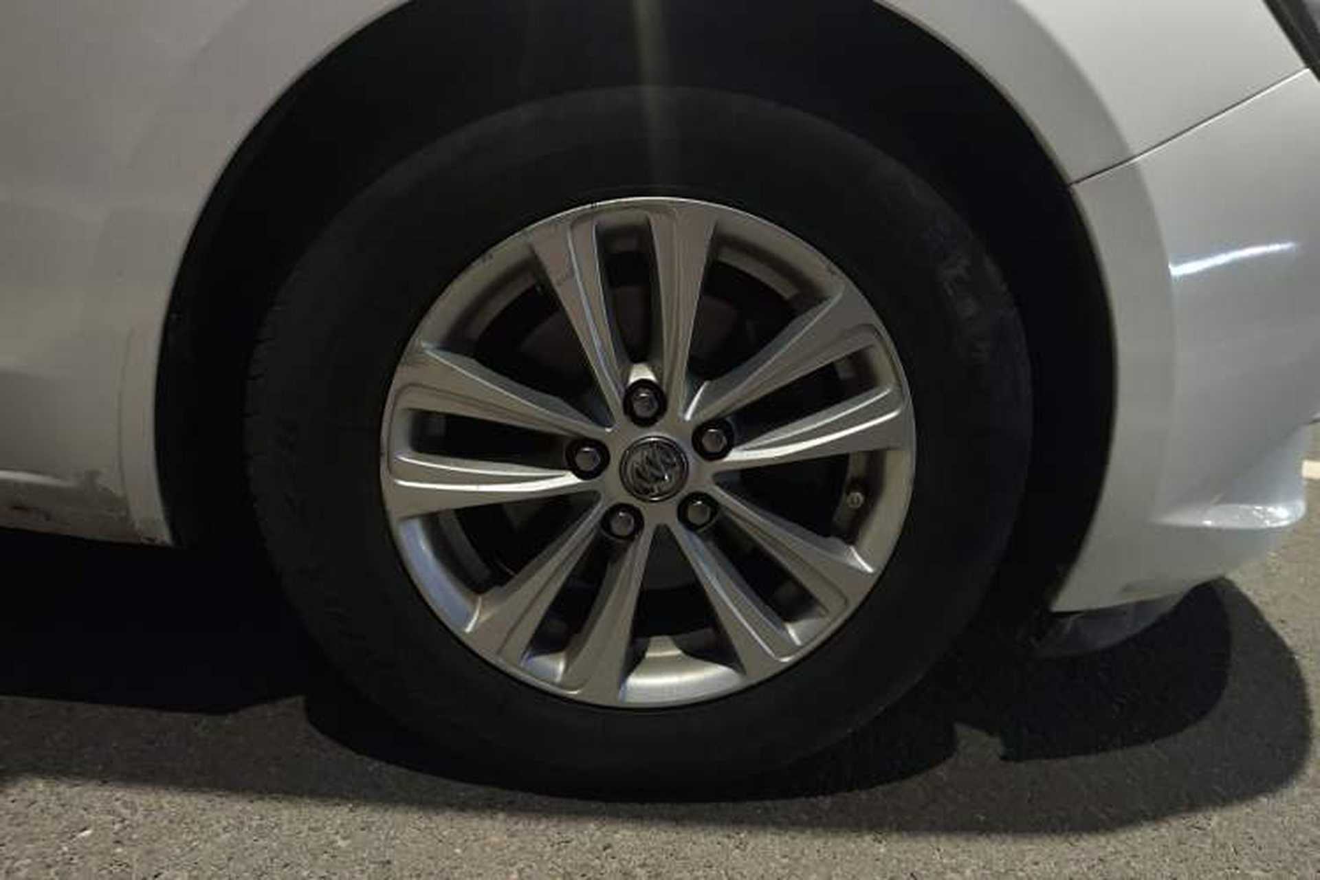 Used Buick GT 2017 15N Manual Entry-Level Trim Right Front Wheel Hub