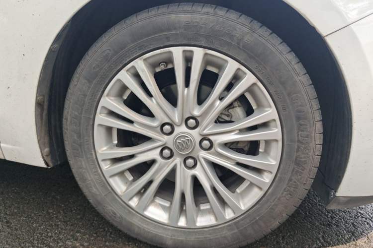 Used Buick GT 2017 15N Automatic Elite Version Right Front Wheel Hub