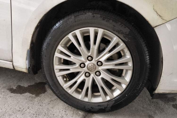 Used Buick GT 2017 15N Automatic Elite Version Right Front Wheel Hub