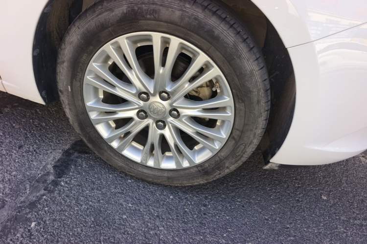 Used Buick GT 2017 15N Automatic Elite Version Right Front Wheel Hub