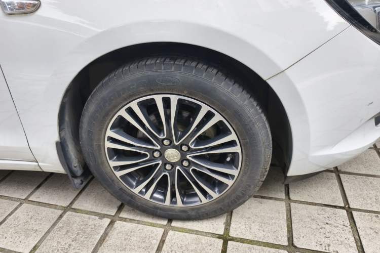 Used Buick GT 2017 15N Automatic Deluxe Edition Right Front Wheel Hub