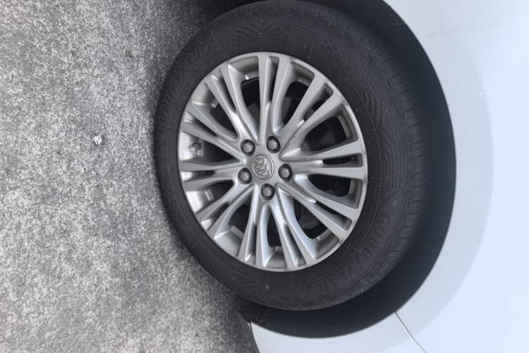 Used Buick GT 2017 15N Automatic Elite Version Right Front Wheel Hub