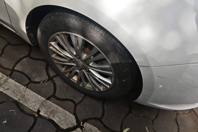 Used Buick GT 2017 15N Automatic Elite Version Right Front Wheel Hub