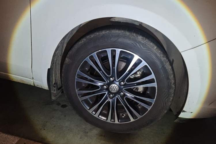 Used Buick GT 2017 15N Automatic Deluxe Edition Right Front Wheel Hub