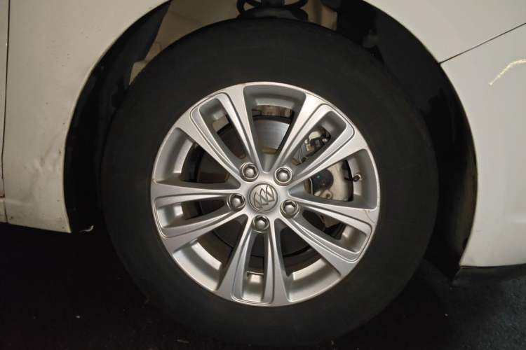 Used Buick GT 2017 15N Automatic Entry-Level Trim Right Front Wheel Hub