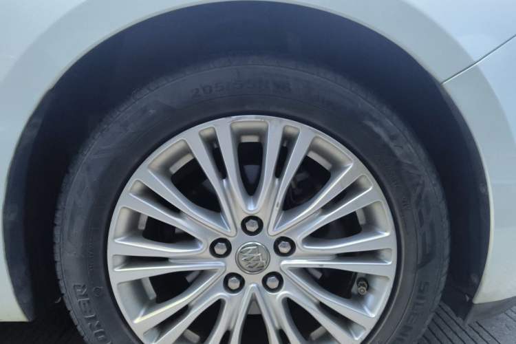 Used Buick GT 2017 15N Automatic Elite Version Right Front Wheel Hub