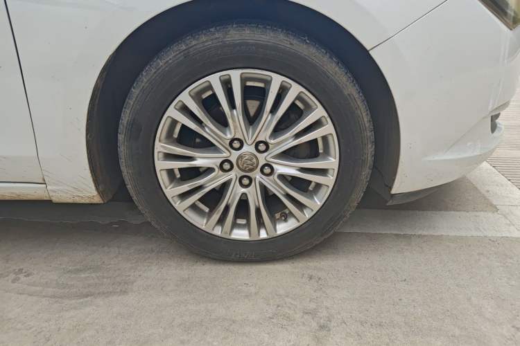 Used Buick GT 2017 15N Automatic Elite Version Right Front Wheel Hub