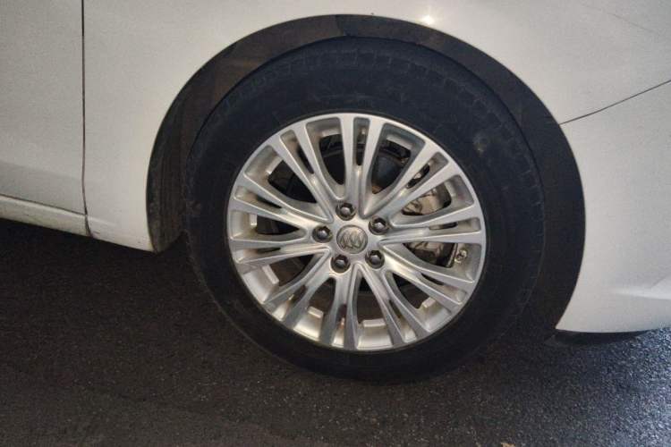 Used Buick GT 2017 15N Manual Elite Version Right Front Wheel Hub