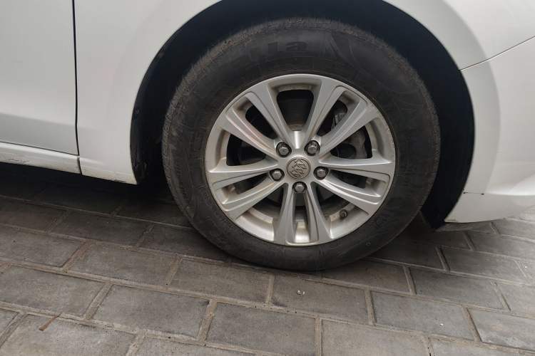 Used Buick GT 2017 15N Manual Entry-Level Trim Right Front Wheel Hub