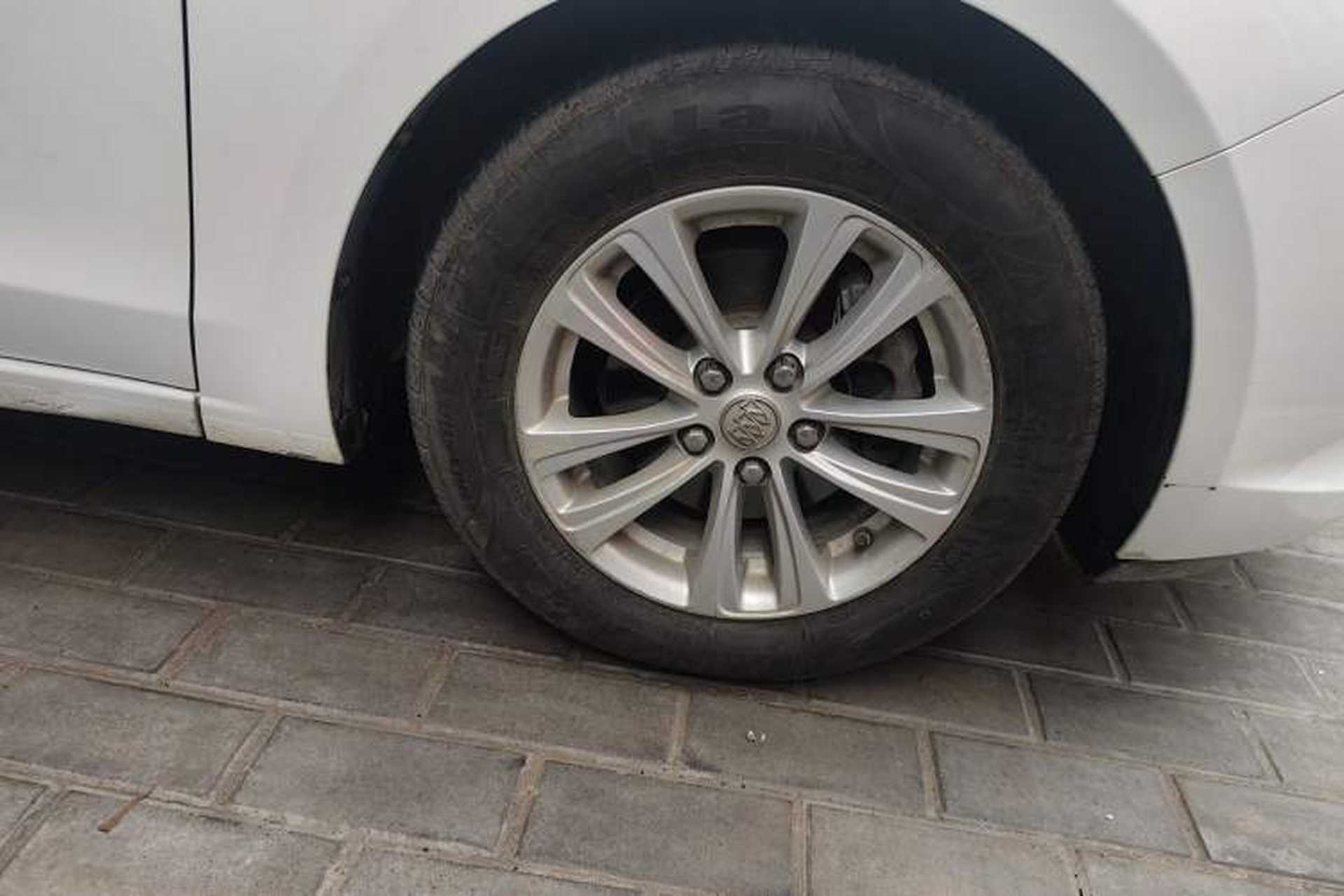 Used Buick GT 2017 15N Manual Entry-Level Trim Right Front Wheel Hub