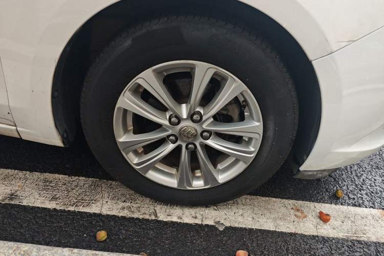 Used Buick GT 2017 15N Automatic Entry-Level Trim Right Front Wheel Hub