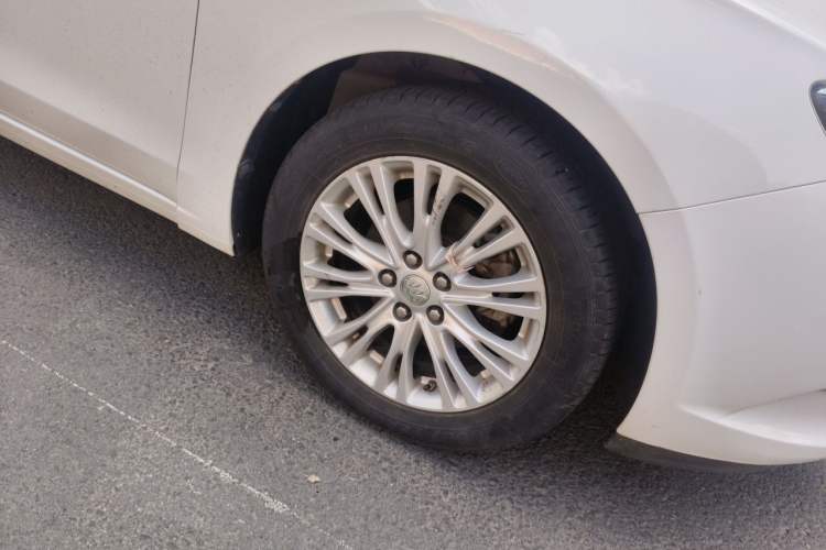 Used Buick GT 2017 15N Automatic Elite Version Right Front Wheel Hub