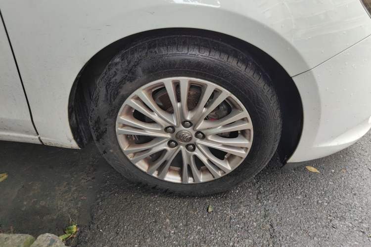 Used Buick GT 2017 15N Automatic Elite Version Right Front Wheel Hub