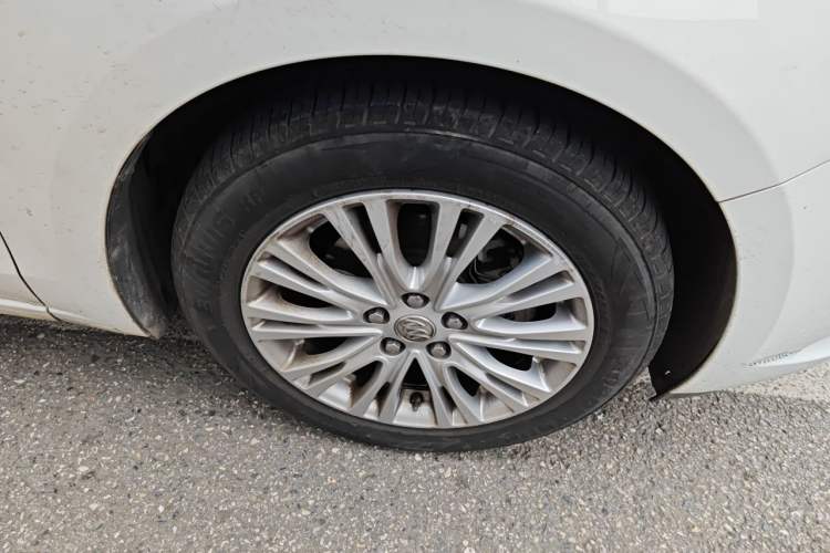 Used Buick GT 2017 15N Automatic Elite Version Right Front Wheel Hub