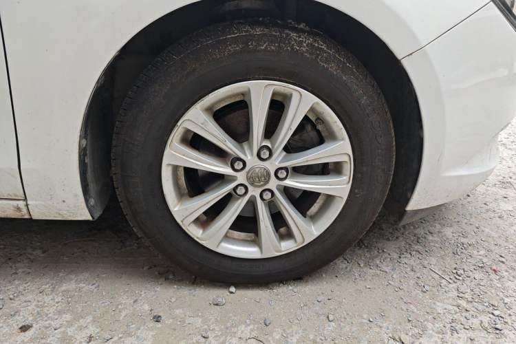 Used Buick GT 2017 15N Manual Entry-Level Trim Right Front Wheel Hub