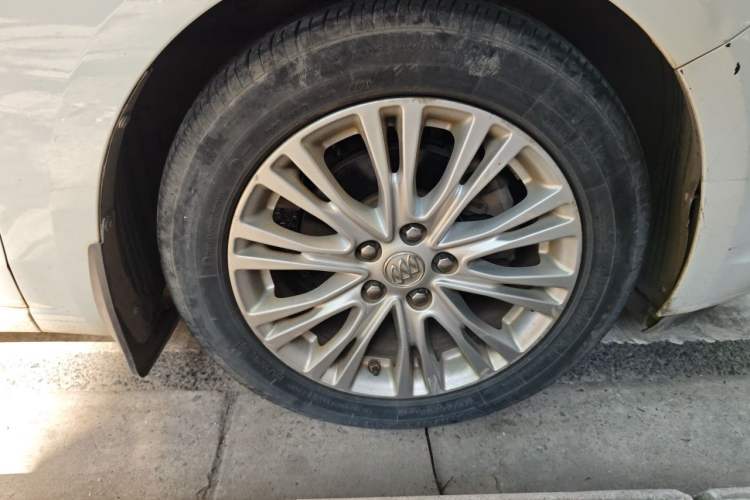 Used Buick GT 2017 15N Automatic Elite Version Right Front Wheel Hub