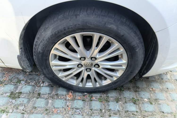 Used Buick GT 2017 15N Manual Elite Version Right Front Wheel Hub