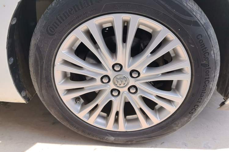 Used Buick GT 2017 15N Manual Elite Version Right Front Wheel Hub