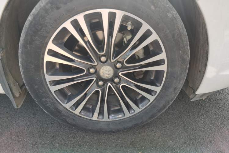 Used Buick GT 2017 15N Automatic Deluxe Edition Right Front Wheel Hub