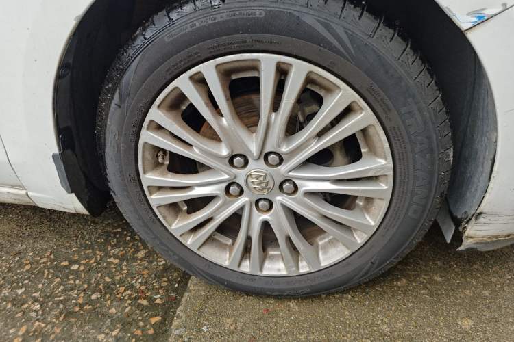 Used Buick GT 2017 15N Automatic Elite Version Right Front Wheel Hub